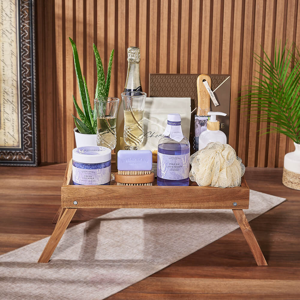 Sparkling Wine with Spa Accessories Basket – how the gift is presented