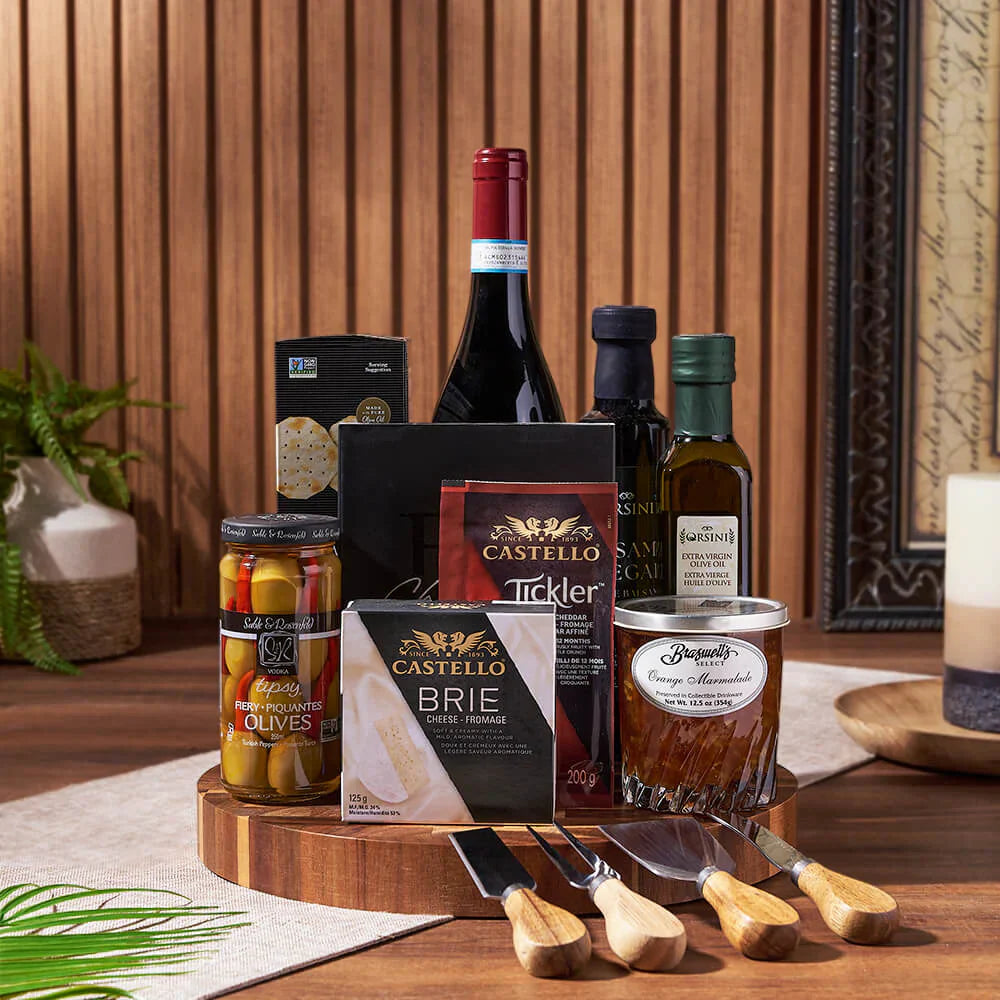 Wine with Cheese and Cutting Board – how the gift is presented