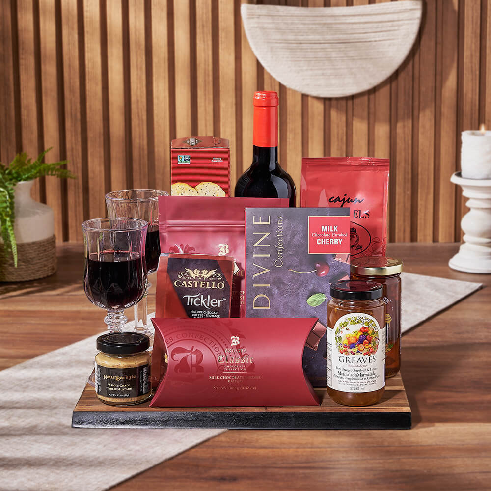 Premium Wine Gift Basket with Cheese, Marmalade, and Wooden Serving Board – how the gift is presented