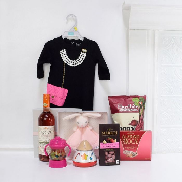 Wine and Strawberry Chocolate Gift Basket – how the gift is presented