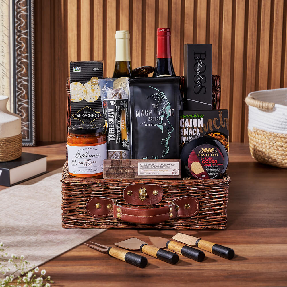 Classic Charcuterie Wine Basket – how the gift is presented