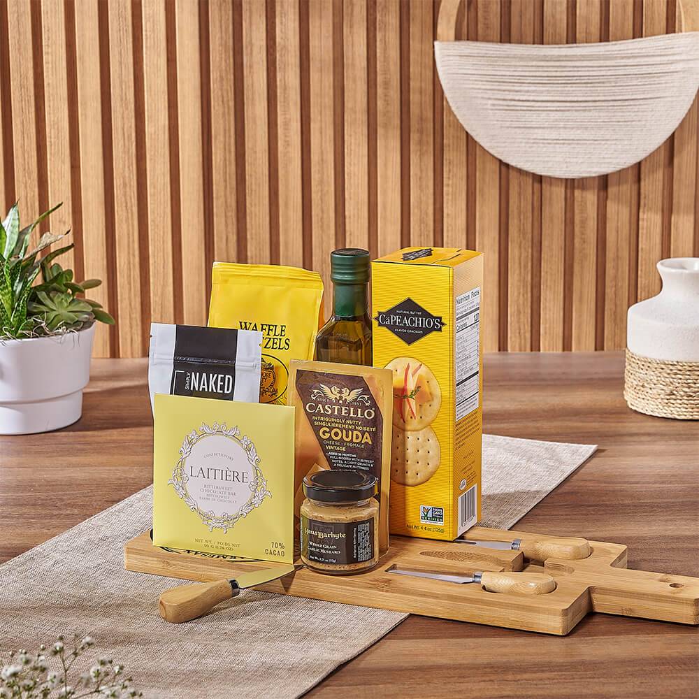 Premium Cheese and Crackers Gift Basket – how the gift is presented
