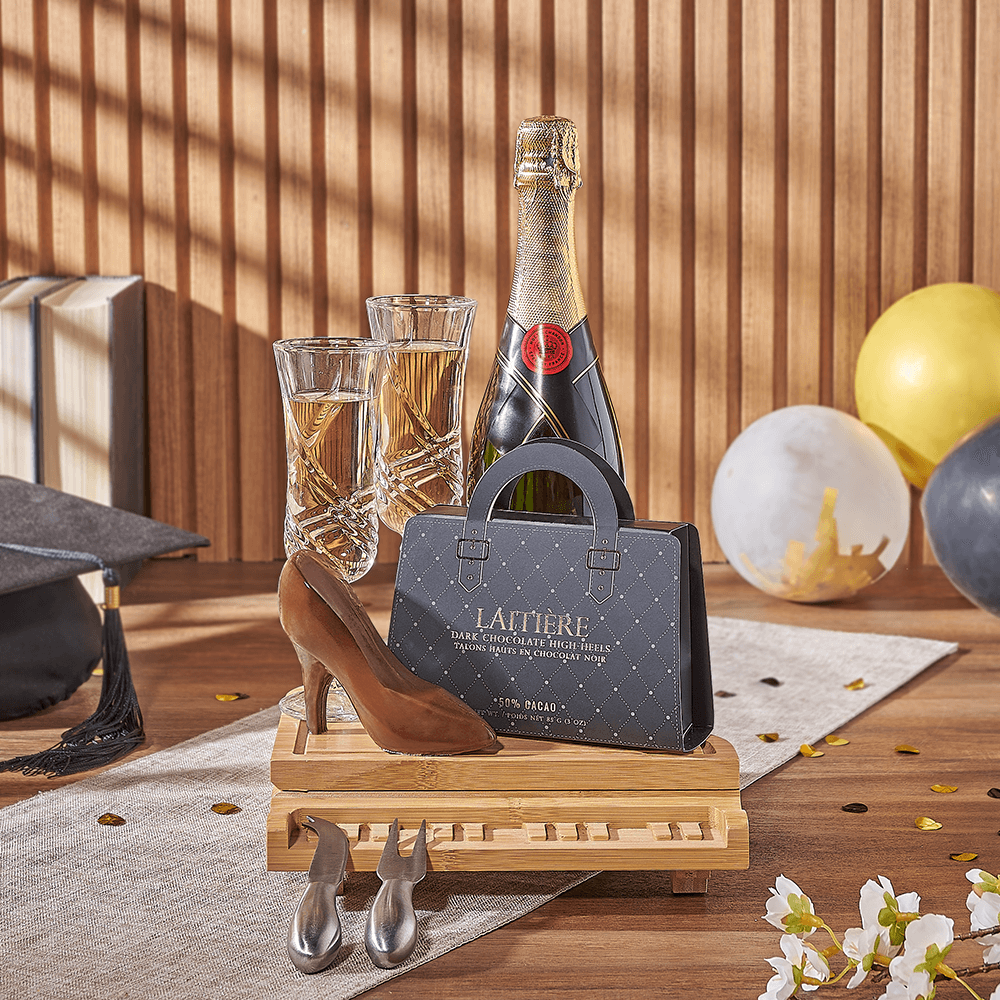 Graduation Sparkling Wine Basket with Cheese – how the gift is presented