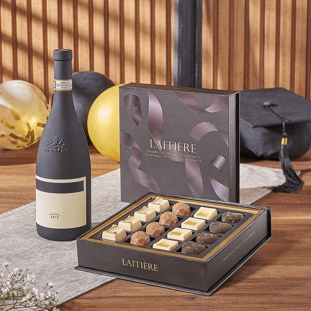 Graduation Basket with Chocolate and Bottle – how the gift is presented