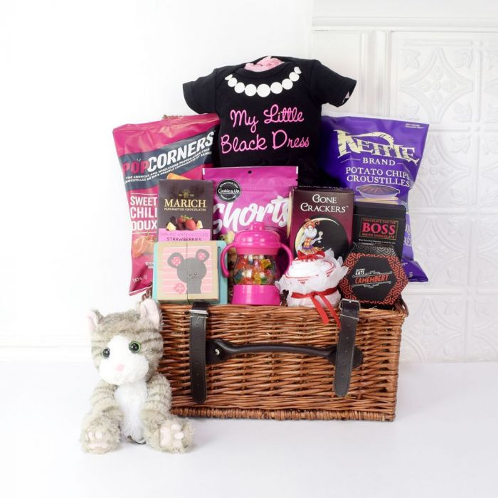 Classic Baby Basket with Plush Toy – how the gift is presented