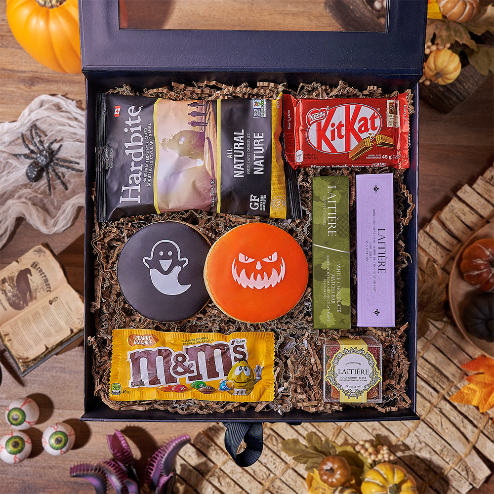Halloween-Themed Gourmet Candy Gift Basket – how the gift is presented