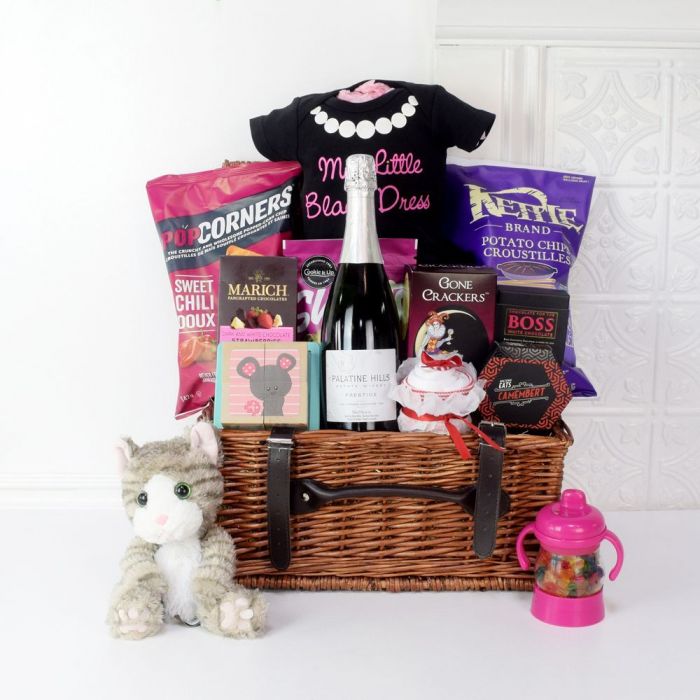 Newborn Celebration Champagne Basket – how the gift is presented