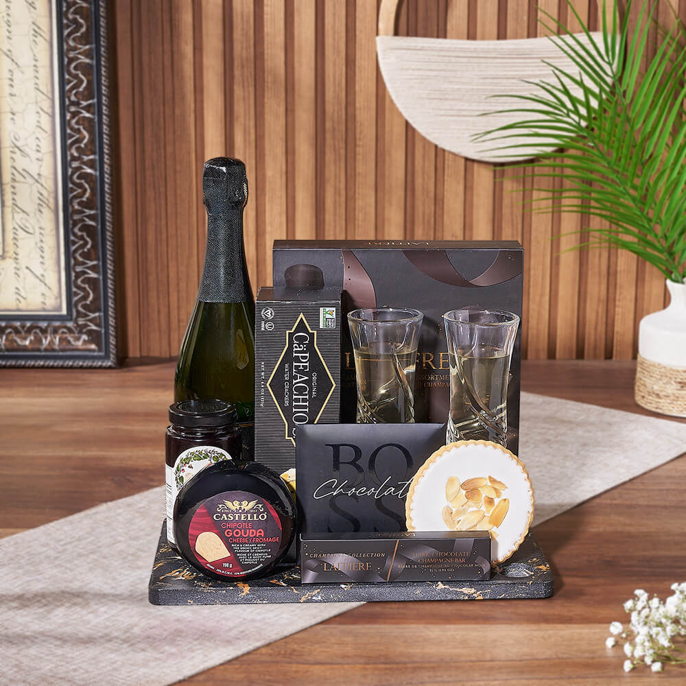 Chipotle Gouda Cheese and Chocolate Basket – how the gift is presented