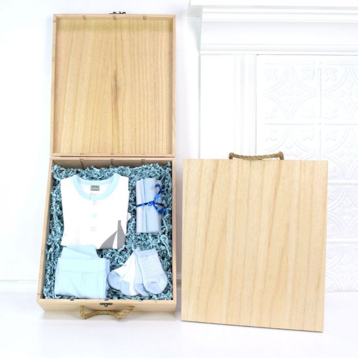Deluxe Baby Gift Set in Stylish Crate for Newborn Boy – how the gift is presented