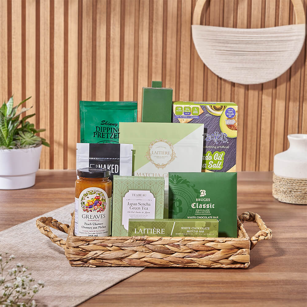 Party-Sized Small Gift Basket with Avocado Crackers and Matcha Treats – how the gift is presented