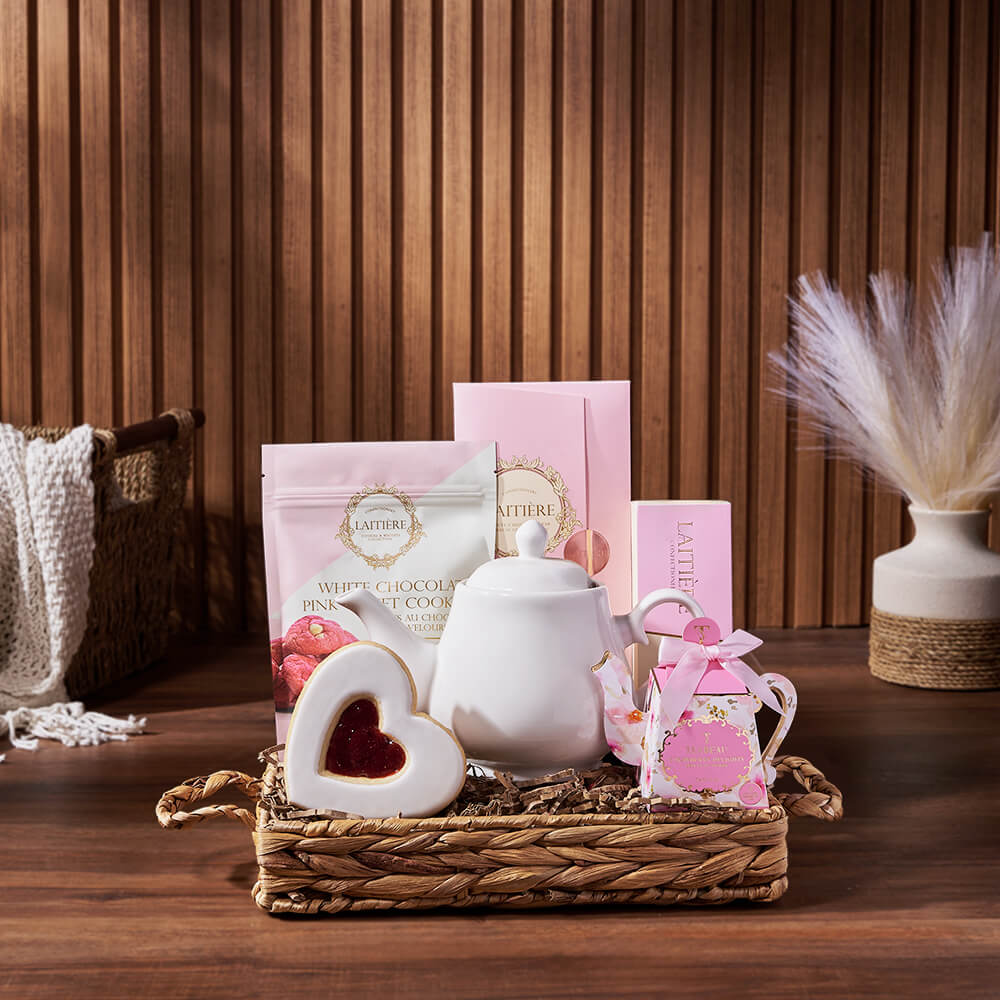 Tea Pot and Macaron Basket – how the gift is presented