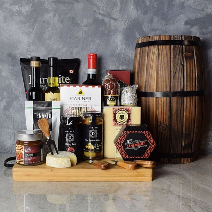 Elegant Wine Basket with Farmhouse Board – how the gift is presented