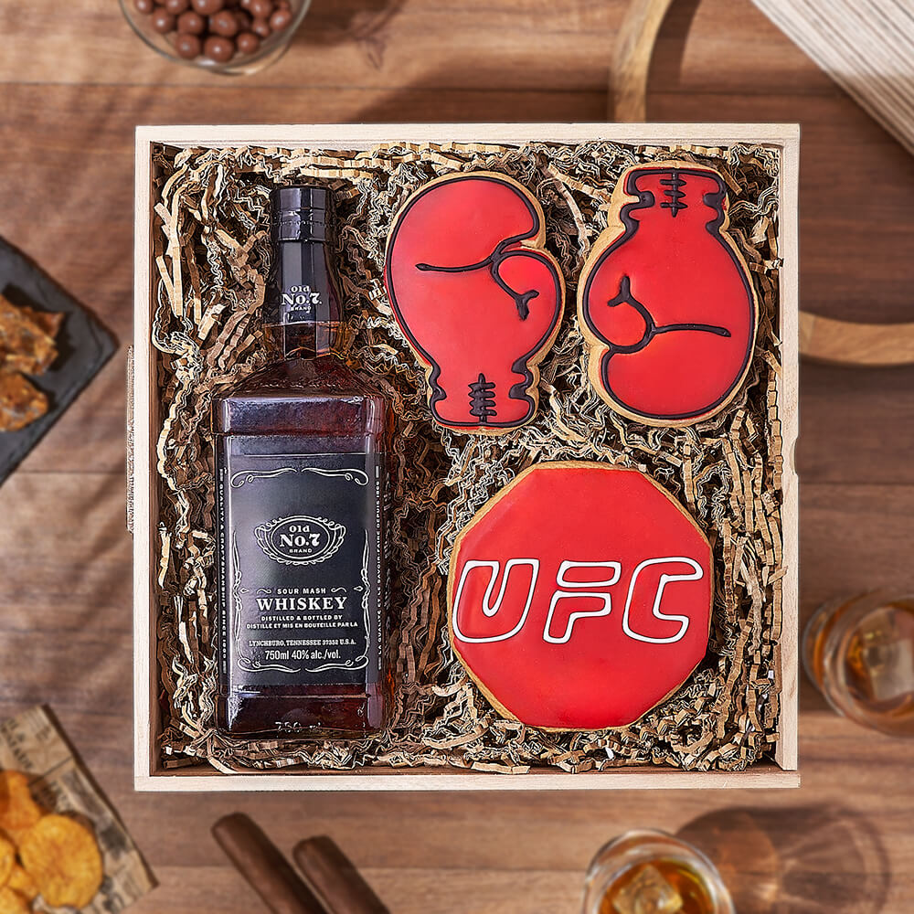 Whiskey Gift Box with Sports Cookies – how the gift is presented