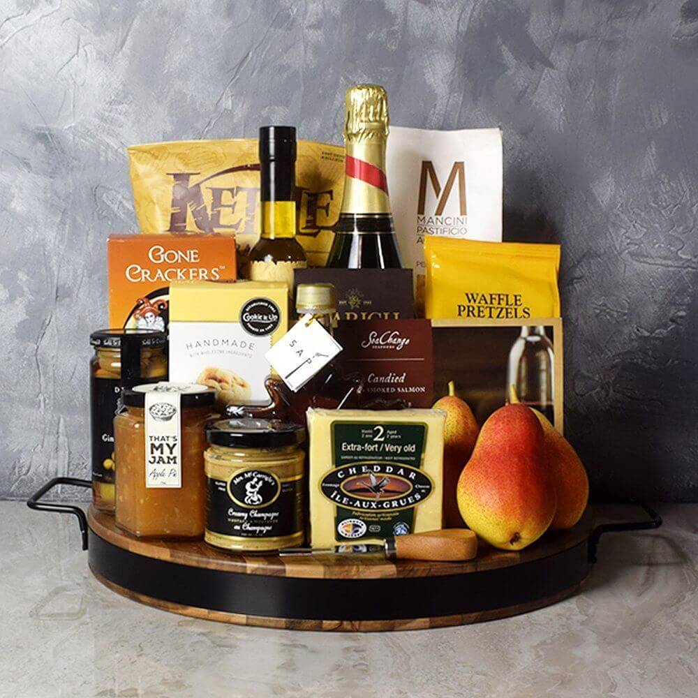 Champagne and Cutting Board Basket – how the gift is presented