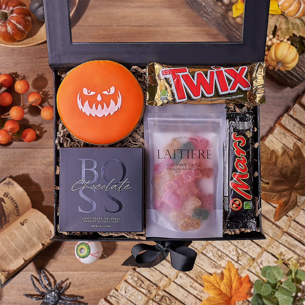 Halloween Gourmet Candy and Sour Gummies Gift Box with Skull Cookie – how the gift is presented