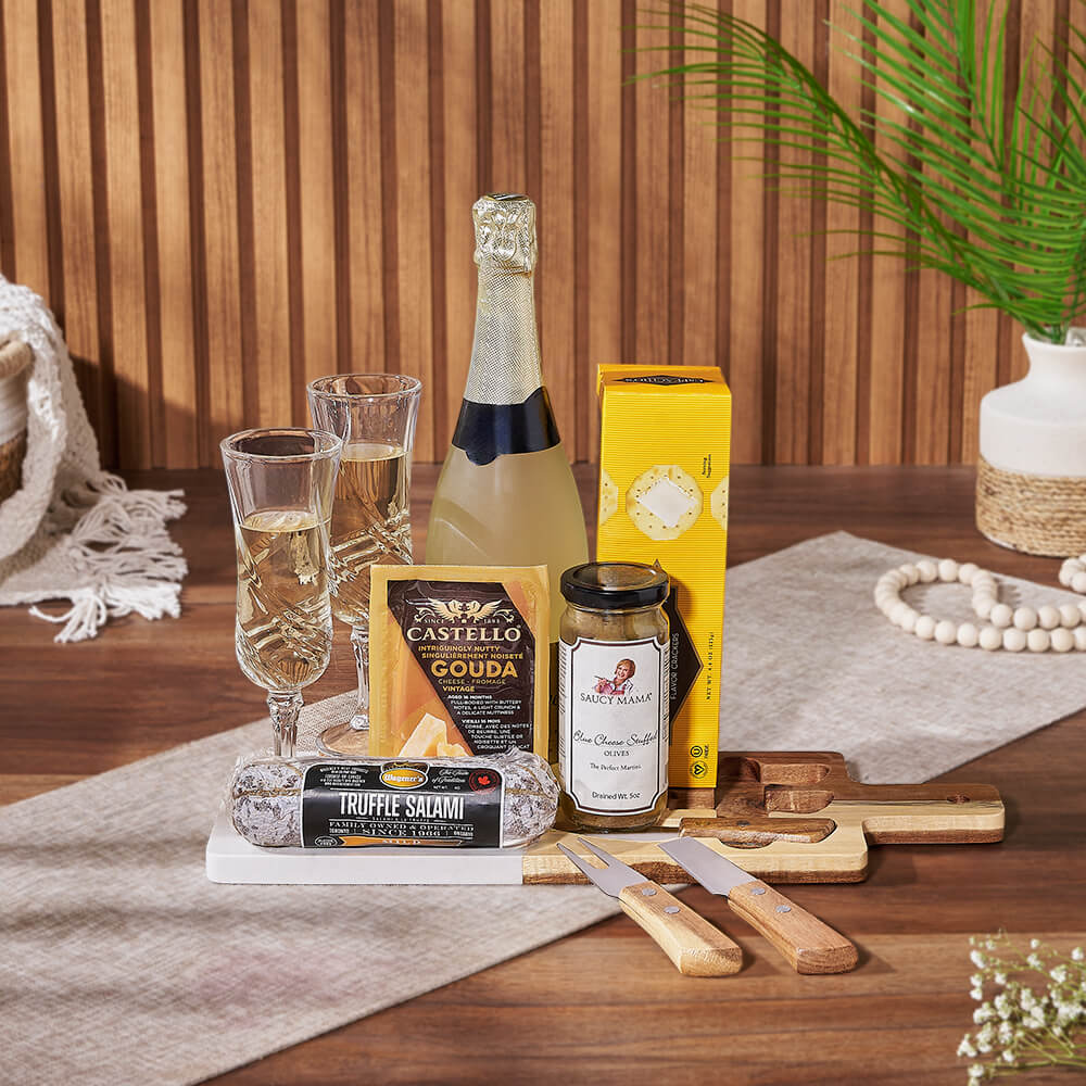 Cheese Basket with Sparkling Wine – how the gift is presented