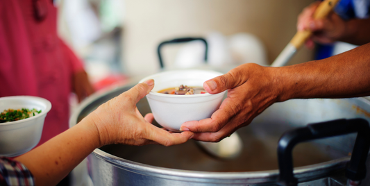 Ways to Give Back on Thanksgiving: 5 Meaningful Ways to Make a Difference