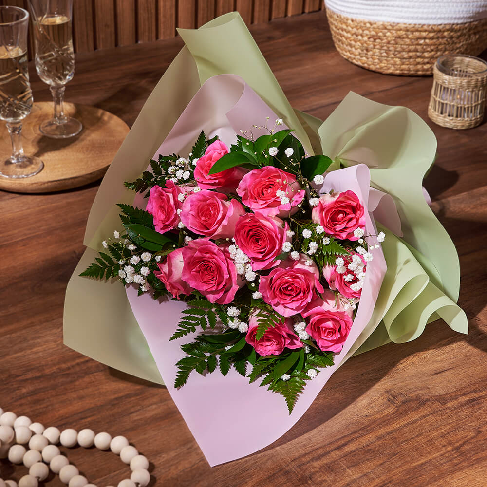 Baby's Breath and Pink Rose Stems – how the gift is presented