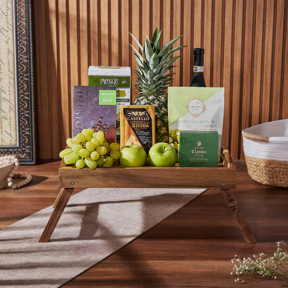 Acacia Wood Wine and Fruit Tray – how the gift is presented
