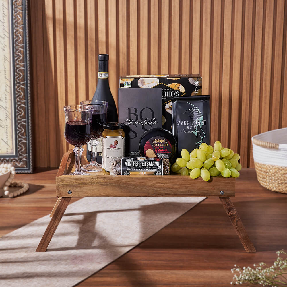 Wine and Coffee Gourmet Basket – how the gift is presented