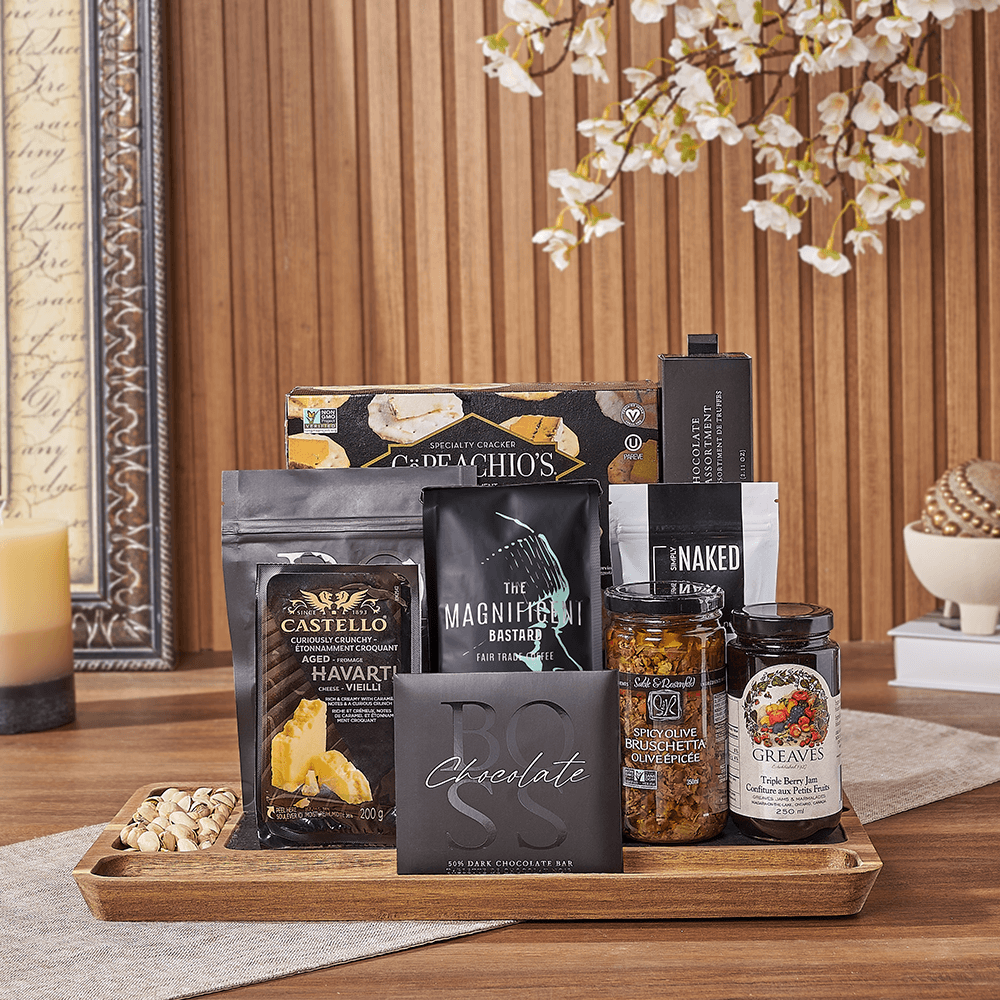 Halal Snack Board with Cheese – how the gift is presented