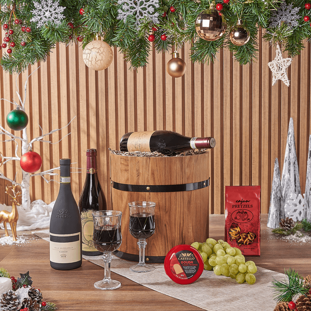 Wine Basket Featuring Gouda and Grapes – how the gift is presented