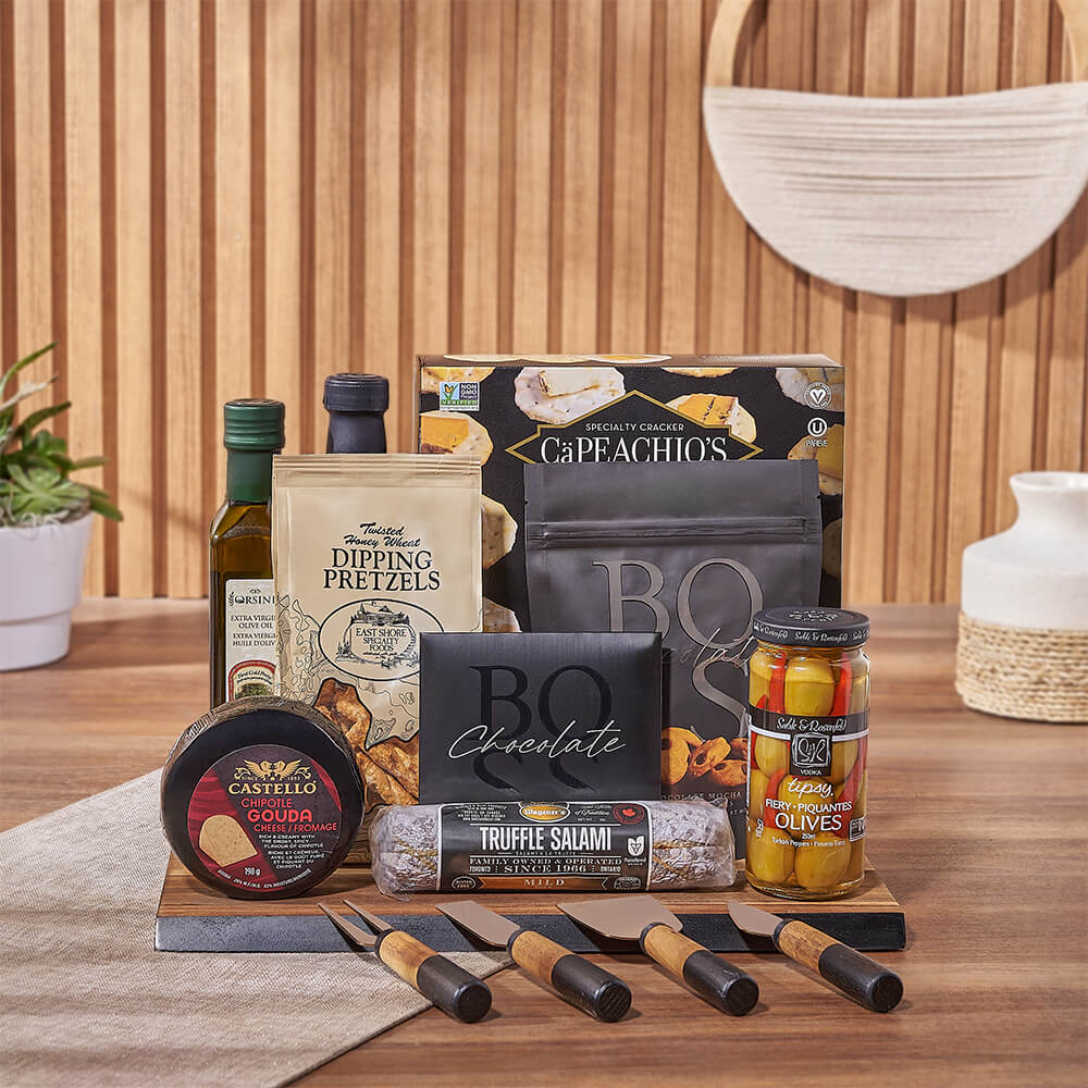 Gourmet Food and Cheese Knife Gift Set with Artisan Crackers and More – how the gift is presented