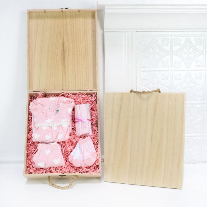 Rustic Baby Gift Crate – how the gift is presented