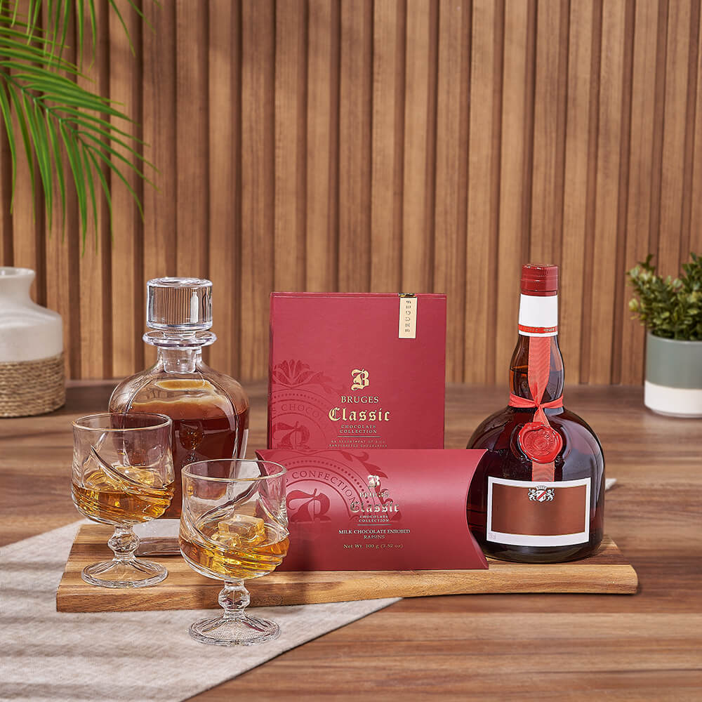 Liquor Basket with Decanter and Chocolates – how the gift is presented