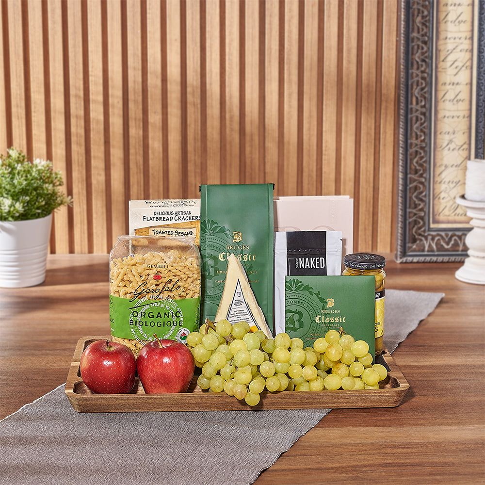 Kosher Snack Basket with Cheese Platter – how the gift is presented