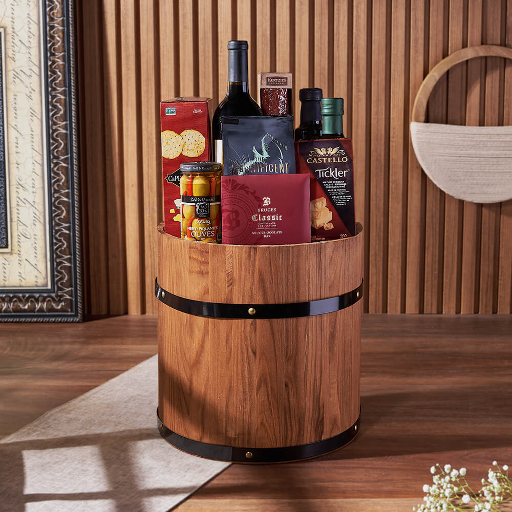 Wine Barrel with Salami and Cheese – how the gift is presented