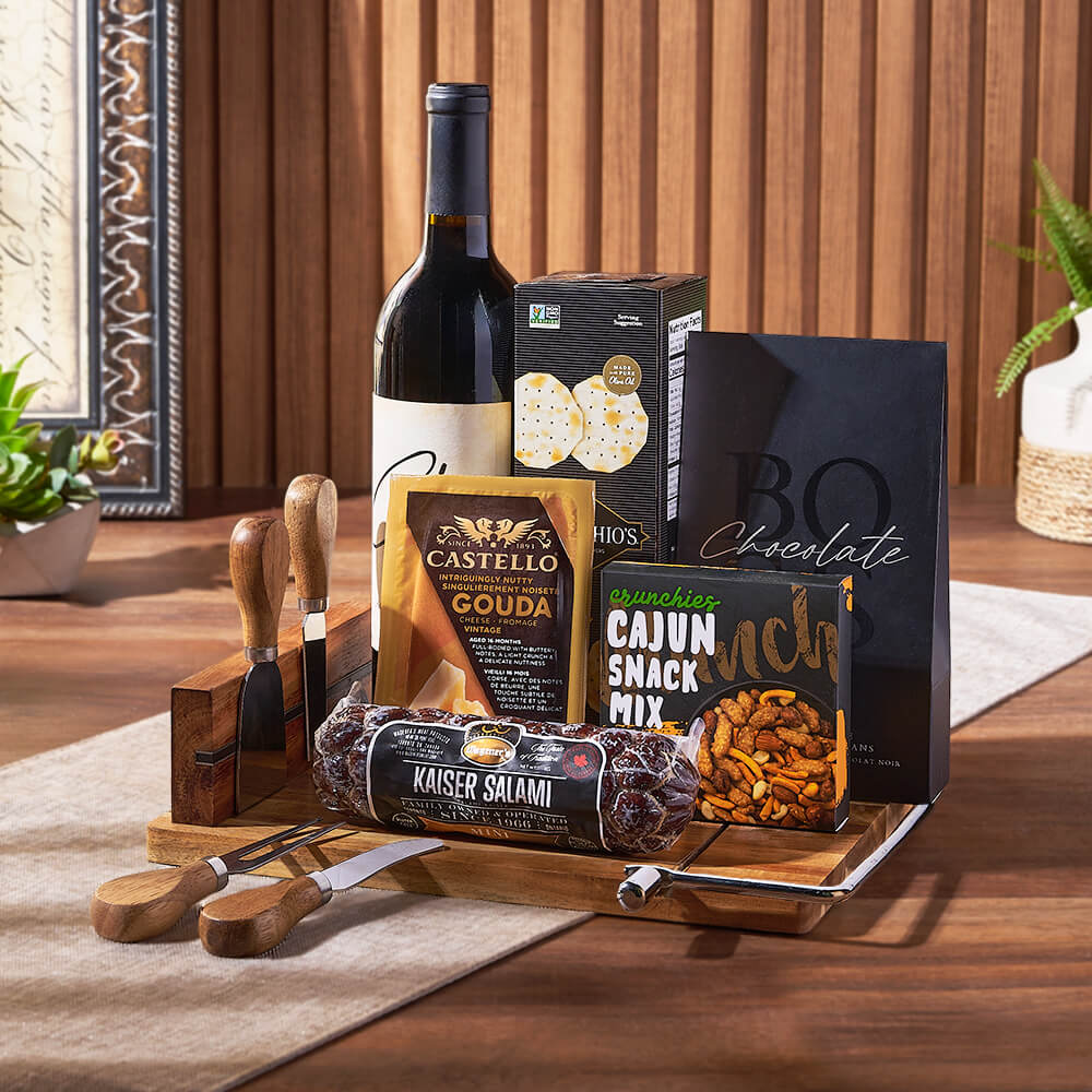 Deluxe Wine and Gourmet Snack Gift Basket with Cheese Board – how the gift is presented