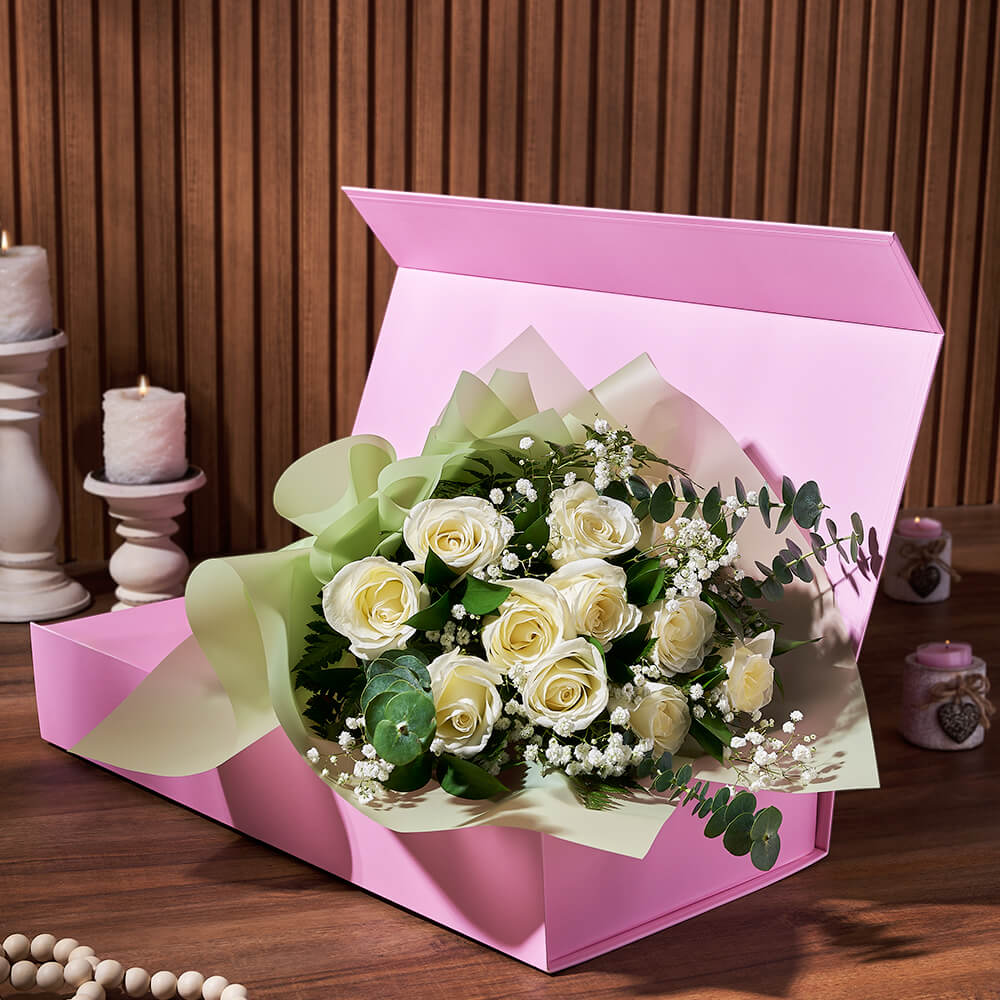 12 White Roses in Pink Box – how the gift is presented